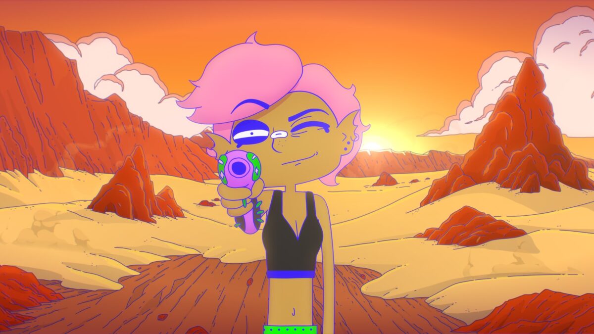 Dziewczyna z krótkimi różowymi włosami stoi w pustynnym otoczeniu, trzymając przed sobą pistolet