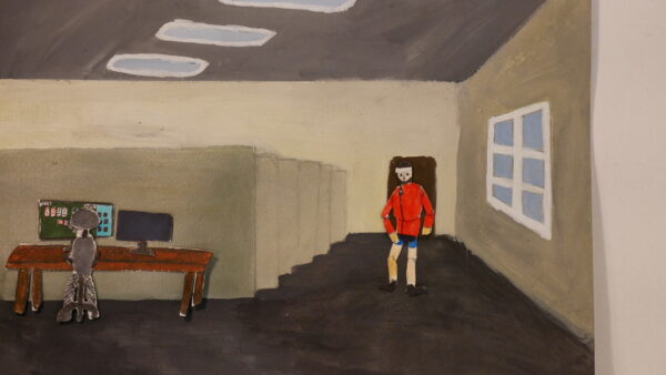 Kadr z filmu animowanego, dwie postacie znajdują się w pomieszczeniu, jedna siedzi przy biurku z komputerem, a druga stoi w drzwiach.