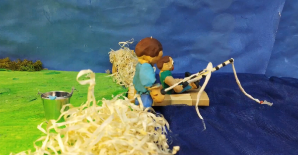 Kadr z filmu animowanego ukazuje dwie małe figurki siedzące nad wodą i trzymające wędki.